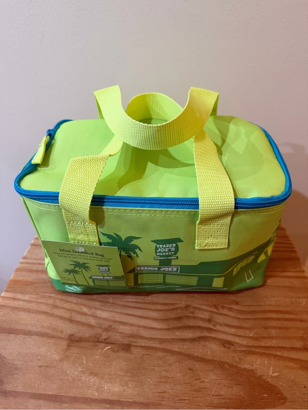 NWT Trader Joe’s Mini Insulated Bag - Cooler Lunch Box Toiletry Bag - Picture 2 of 7